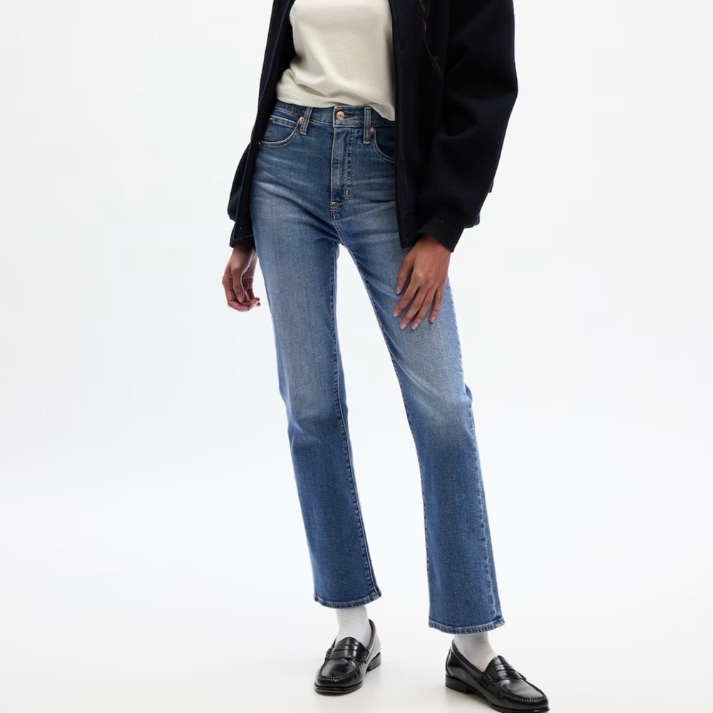 NWT Gap High Rise Kick Fit Jeans Medium Wash size 28
Petite